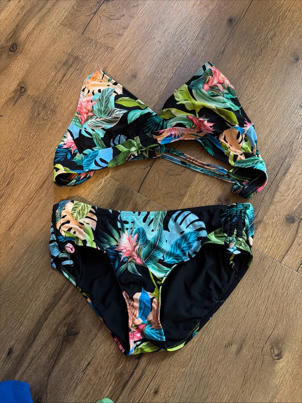 Womens Black Tropical Floral Two-Piece Swim Set